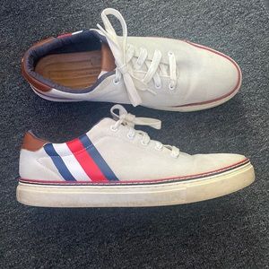 Tommy Hilfiger shoes. DISCOUNTED SHIPPING